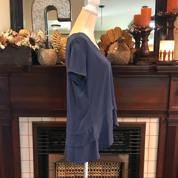 💙Blue Shirt - Picture 2 of 4